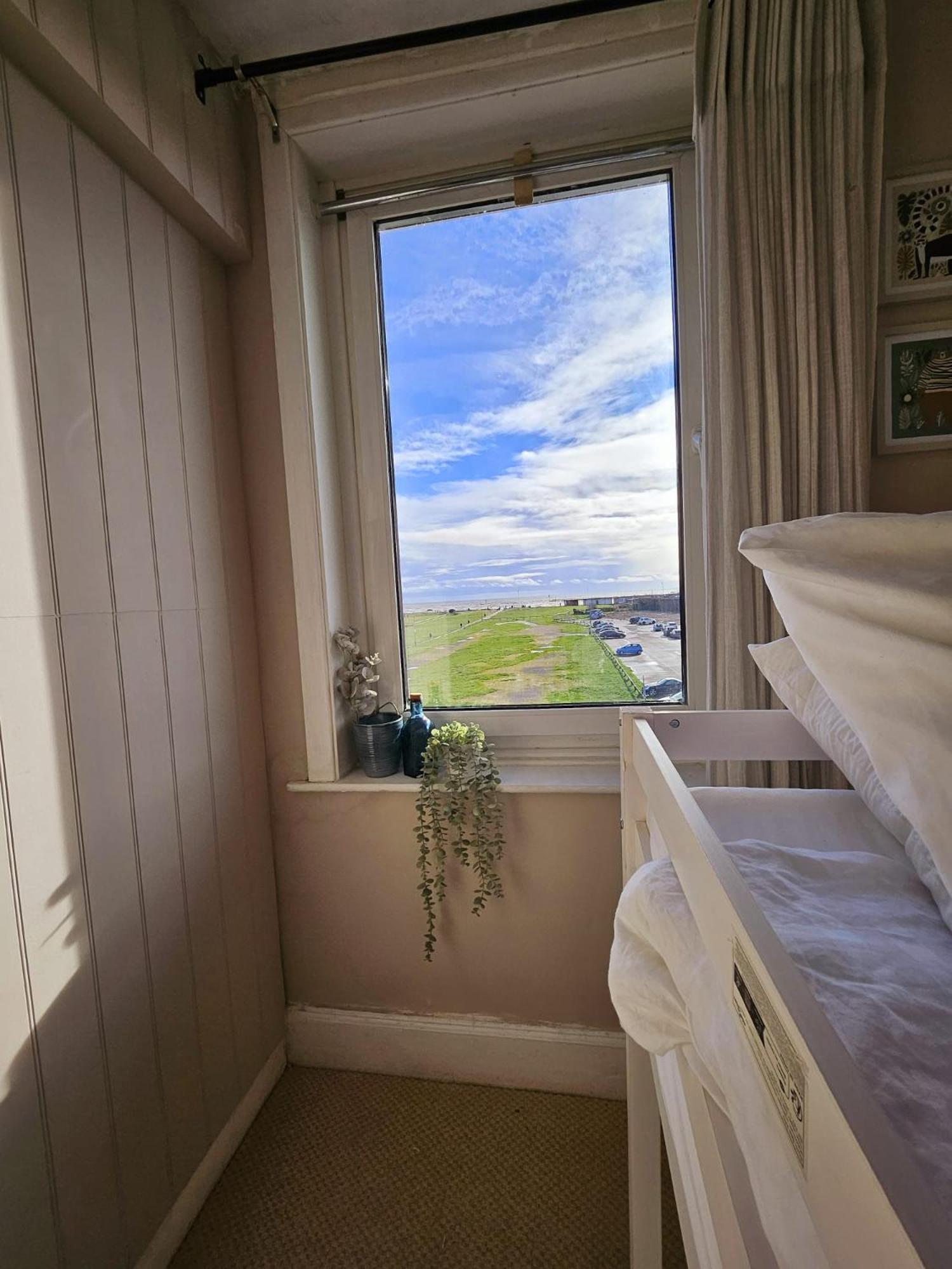 Seaview 2 Bedroom Apartment Littlehampton Exterior photo