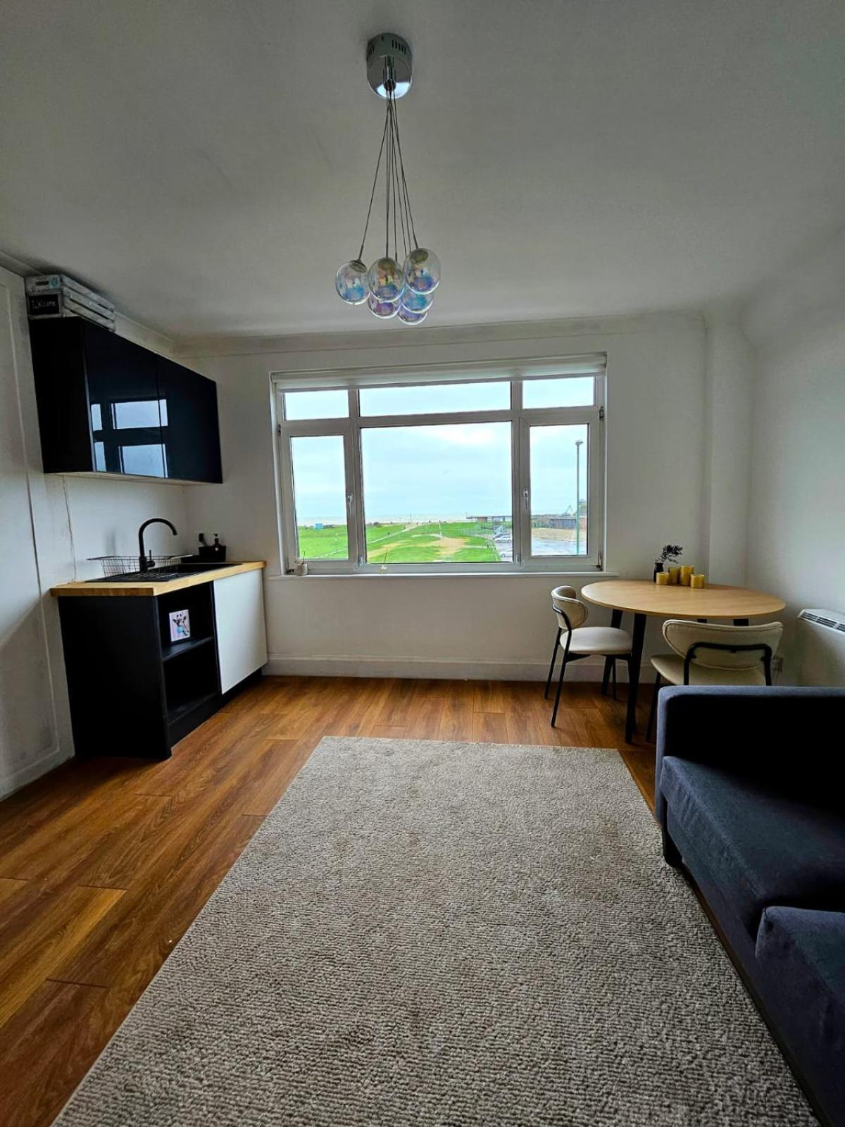 Seaview 2 Bedroom Apartment Littlehampton Exterior photo